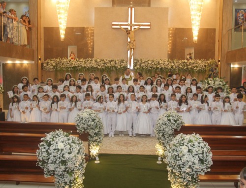 Master celebra Primeira Eucaristia de 72 crianças